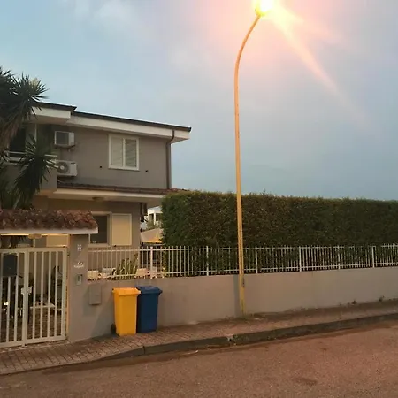 Isca Blue Casa In Con Ampio Spazio Esterno Vicino Al Mare, Sino A Max 8 Persone *