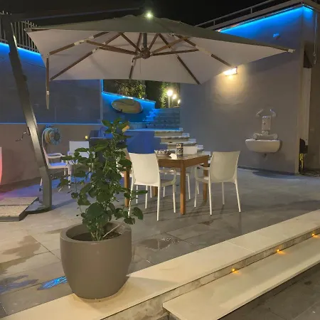 Isca Blue Casa In Con Ampio Spazio Esterno Vicino Al Mare, Sino A Max 8 Persone *