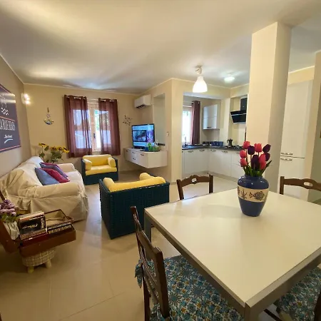 Isca Blue Casa In Vicino Al Mare, Sino A Max 8 Persone 4*